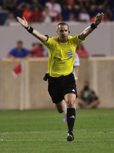 Referee_Mark_Geiger_advantage
